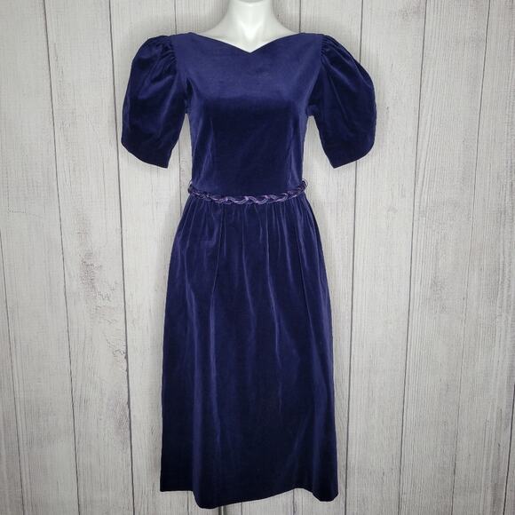 Vintage 80s Blue Velveteen Puff Sleeve Midi Dress with Braided Belt, size 9/10 - Picture 2 of 10